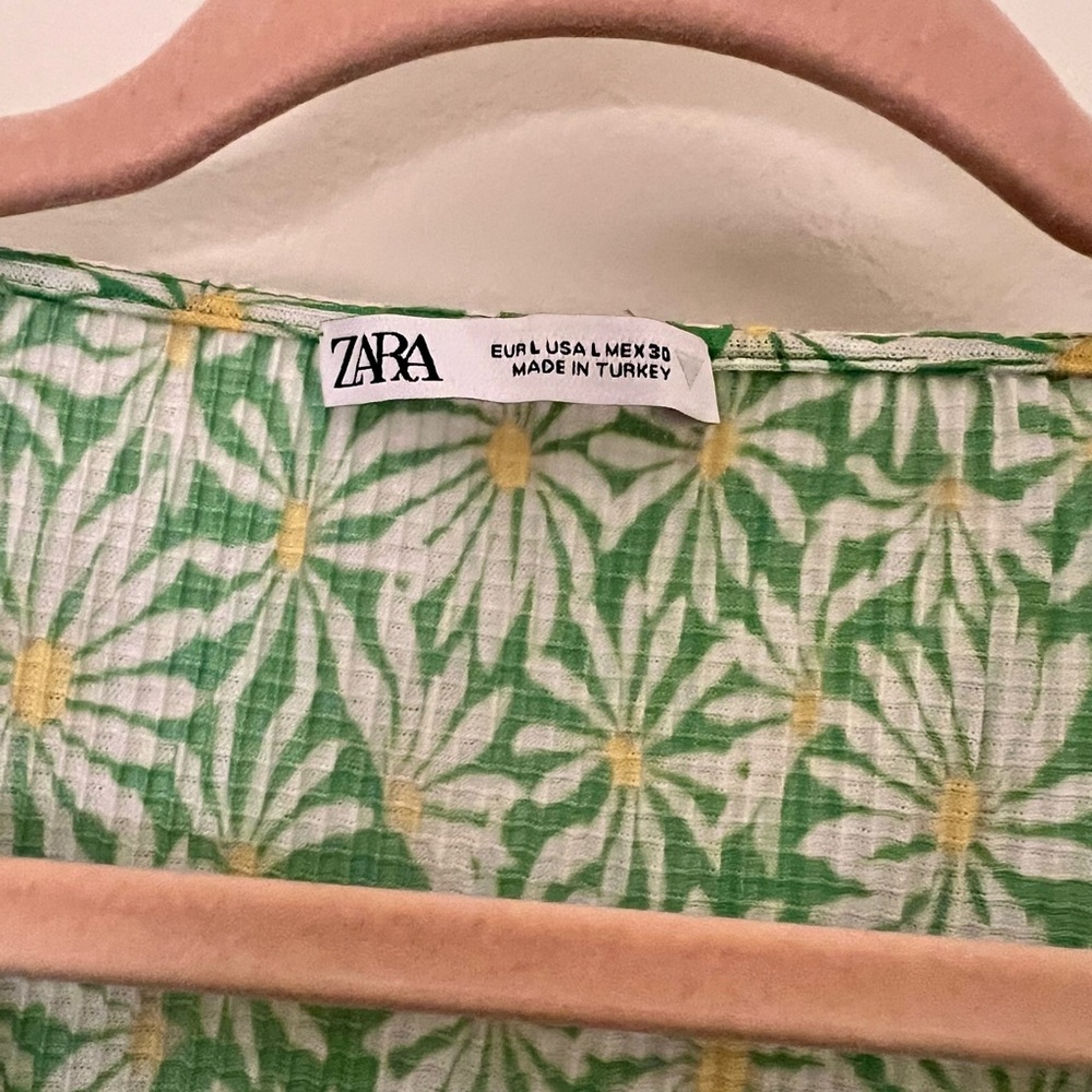 SOLD - Green ZARA Daisy Scrunched Top - Picture 2 of 10